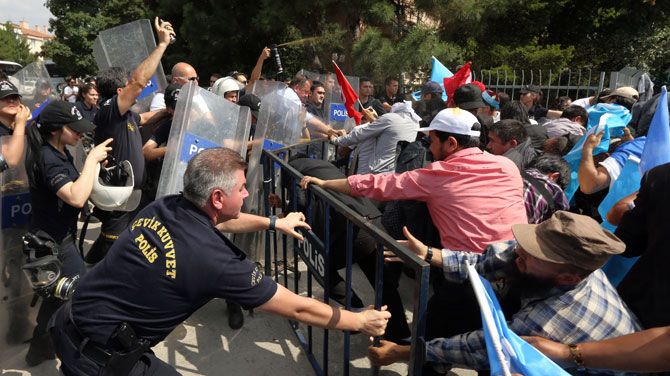 Spanning na anti-Chinese rellen in Turkije