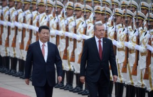 De Turkse president Recep Tayyip Erdogan is op staatsbezoek in China. Binnenskamers is hem waarschijnlijk flink de waarheid gezegd over zijn militaire beleid jegens IS