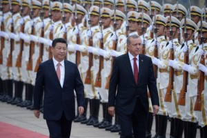 De Turkse president Recep Tayyip Erdogan is op staatsbezoek in China. Binnenskamers is hem waarschijnlijk flink de waarheid gezegd over zijn militaire beleid jegens IS