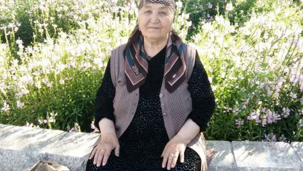 elderly-uyghur-woman-harassed-threatened-by-police