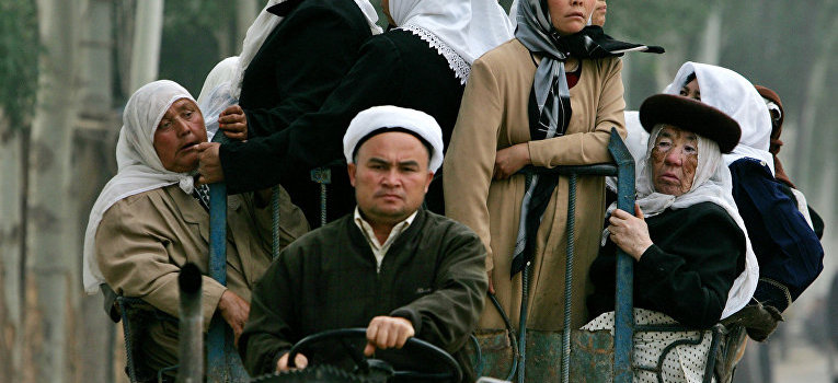 Китай: Уйгуров заставляют сдавать паспорта полиции «на сохранение»