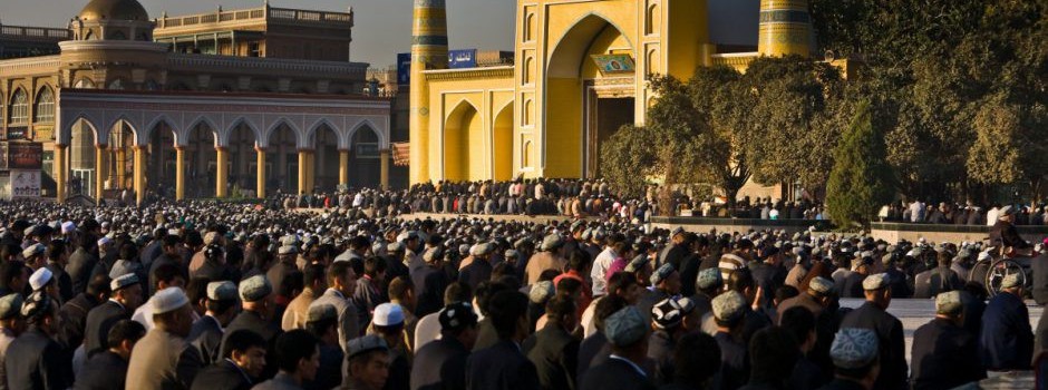Dodging Chinese Police in Kashgar, a Silk Road Oasis Towns Uighur-Muslims-Xianjiang-Province-2008-shutterstock_29776708-940x580
