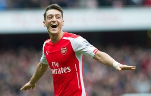 ABD Dışişleri Bakanı Mike Pompeo, Çin'in Sincan Uygur Özerk Bölgesi'nde Uygur Türklerine yönelik insan hakları ihlallerine tepki gösteren Türk futbolcu Mesut Özil'e destek verdi.